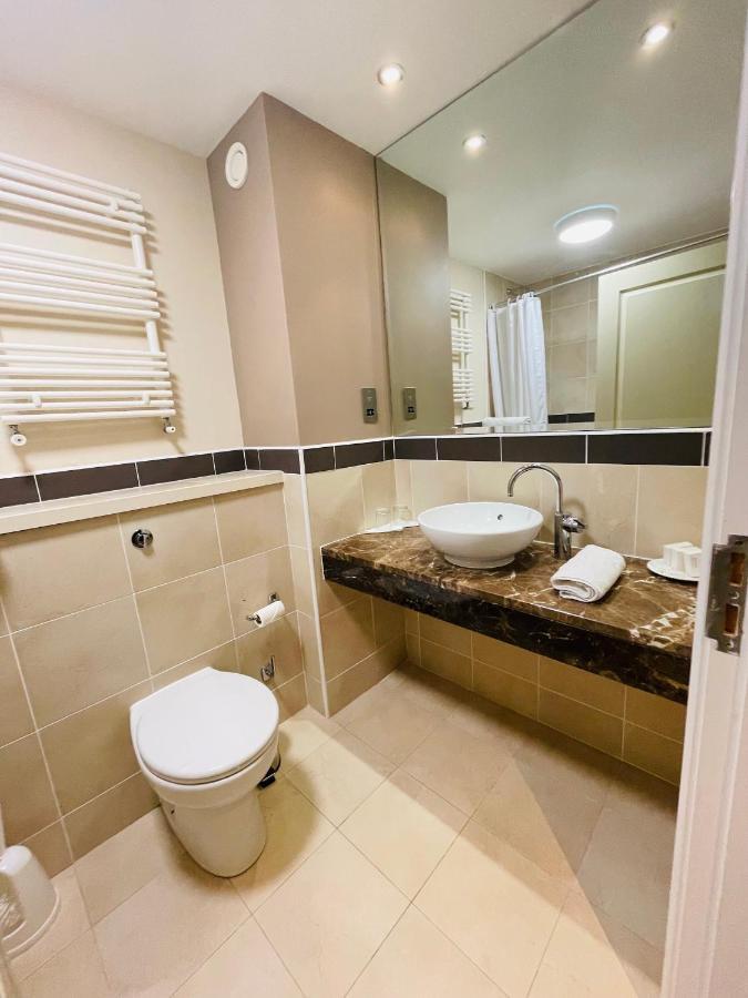 Burren Atlantic Hotel & Holiday Cottages 巴利瓦根 外观 照片