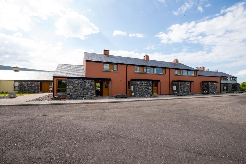 Burren Atlantic Hotel & Holiday Cottages 巴利瓦根 外观 照片