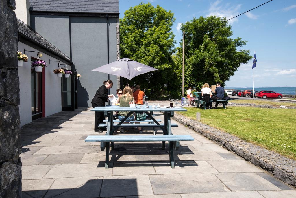 Burren Atlantic Hotel & Holiday Cottages 巴利瓦根 外观 照片