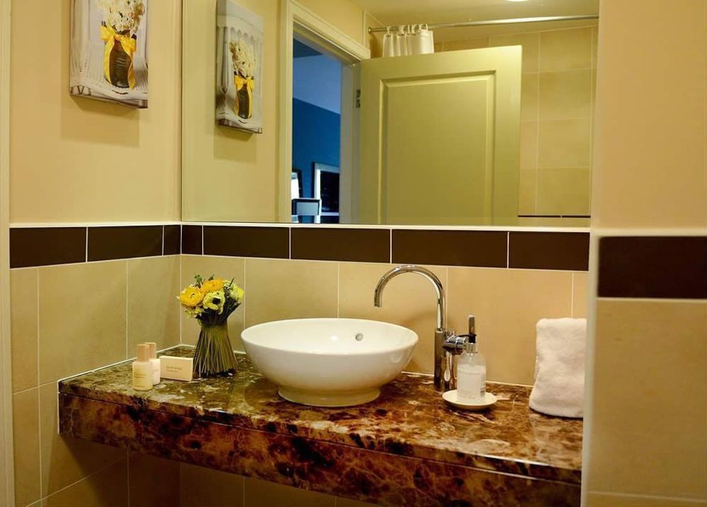 Burren Atlantic Hotel & Holiday Cottages 巴利瓦根 外观 照片