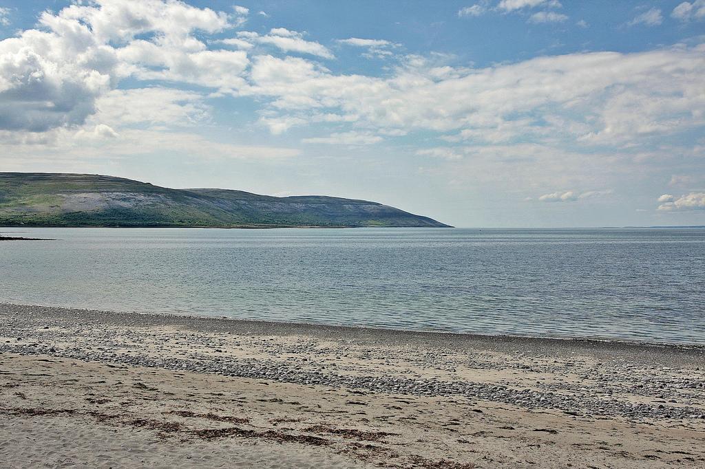 Burren Atlantic Hotel & Holiday Cottages 巴利瓦根 外观 照片